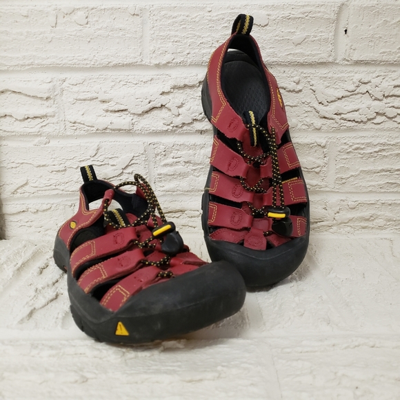 red keen shoes